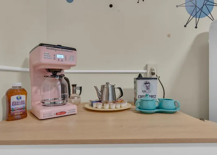 Retro Mid-century With Vintage Style